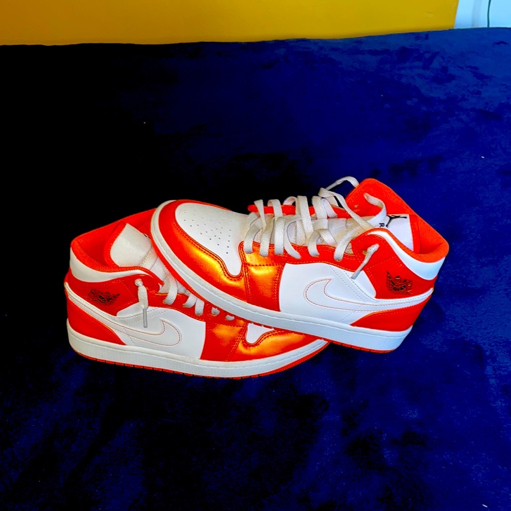 Nike Air Jordan 1 MID SE Just used 1 time